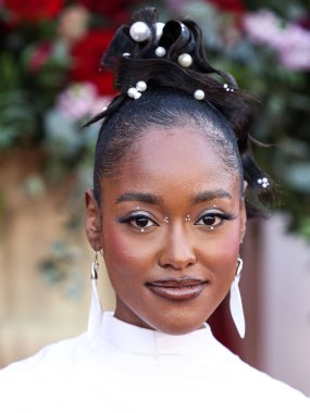 Amerikalı aktris Arsema Thomas, Netflix 'in Queen Charlotte: A Bridgerton Story' nin birinci sezonunu 26 Nisan 2023 'te Westwood, Los Angeles, Kaliforniya, ABD' deki Regency Village Theatre 'da düzenlenen Dünya Premiere Screening Event of Netflix' in birinci sezonuna geliyor.. 