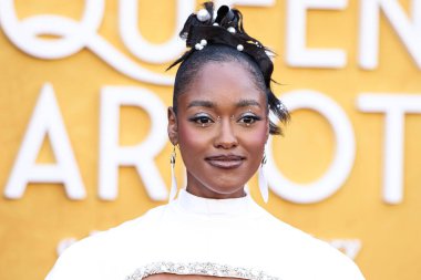 Amerikalı aktris Arsema Thomas, Netflix 'in Queen Charlotte: A Bridgerton Story' nin birinci sezonunu 26 Nisan 2023 'te Westwood, Los Angeles, Kaliforniya, ABD' deki Regency Village Theatre 'da düzenlenen Dünya Premiere Screening Event of Netflix' in birinci sezonuna geliyor.. 