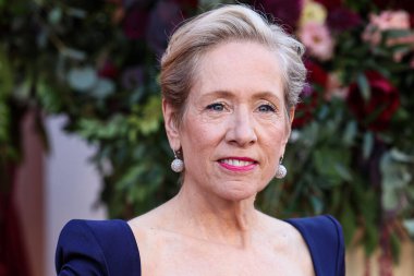 Amerikalı televizyon ve film yapımcısı Betsy Beers, Netflix 'in Queen Charlotte: A Bridgerton Story' nin birinci sezonuna 26 Nisan 2023 'te Westwood, Los Angeles, Kaliforniya' daki Regency Village Theatre 'a geldi.