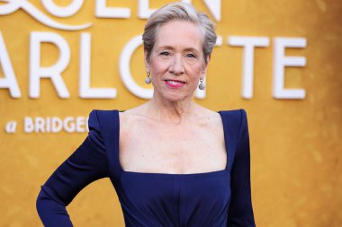 Amerikalı televizyon ve film yapımcısı Betsy Beers, Netflix 'in Queen Charlotte: A Bridgerton Story' nin birinci sezonuna 26 Nisan 2023 'te Westwood, Los Angeles, Kaliforniya' daki Regency Village Theatre 'a geldi.