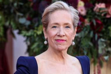 Amerikalı televizyon ve film yapımcısı Betsy Beers, Netflix 'in Queen Charlotte: A Bridgerton Story' nin birinci sezonuna 26 Nisan 2023 'te Westwood, Los Angeles, Kaliforniya' daki Regency Village Theatre 'a geldi.