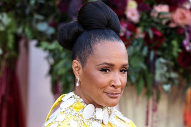 Guyanese-İngiliz aktris ve şarkıcı Golda Rosheuvel, Netflix 'in Queen Charlotte: A Bridgerton Story' nin birinci sezonunu 26 Nisan 2023 'te Westwood, Los Angeles, Kaliforniya' daki Regency Village Theatre 'da düzenlenen Dünya Premiere Event of Netflix' in