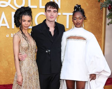 India Amarteifio, Corey Mylchreest ve Arsema Thomas, Netflix 'in Queen Charlotte: A Bridgerton Story' nin birinci sezonunun dünya prömiyer gösterimine 26 Nisan 2023 'te Westwood, Los Angeles, Kaliforniya' daki Regency Village Theatre 'da geldiler.