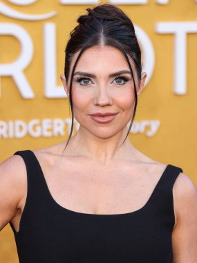 Amerikalı Latin ve balo dansçısı ve koreograf Jenna Johnson, Netflix 'in Queen Charlotte: A Bridgerton Story' nin dünya prömiyer gösterimine 26 Nisan 2023 'te Westwood, LA, CA' daki Regency Village Theatre 'da düzenlenen 1.