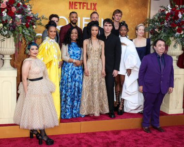 Bir grup aktör Netflix 'in Queen Charlotte: A Bridgerton Story' nin dünya prömiyer etkinliğine 26 Nisan 2023 'te Westwood, Los Angeles, Kaliforniya, ABD' deki Regency Village Theatre 'da gerçekleştirildi.. 