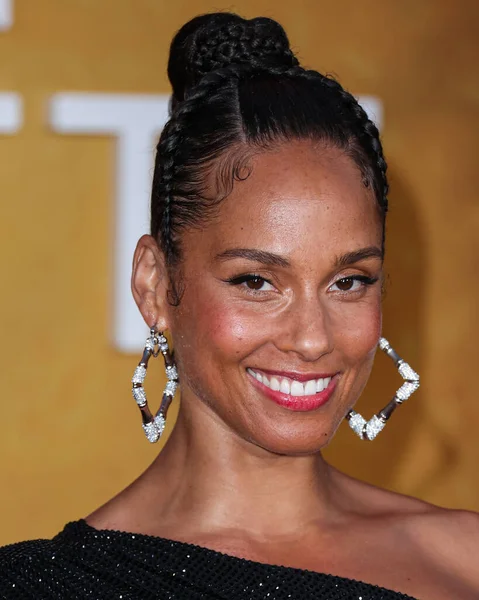 Amerikalı şarkıcı, söz yazarı ve piyanist Alicia Keys, Netflix 'in Queen Charlotte: A Bridgerton Story' nin dünya prömiyer gösterimine 26 Nisan 2023 'te Westwood, Los Angeles, Kaliforniya' daki Regency Village Theatre 'da düzenlenen 1.