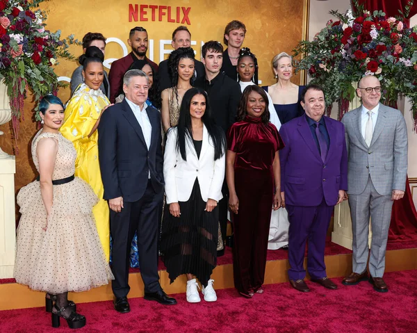 Група Акторів Прибуває World Premiere Screening Event Netflix Queen Charlotte — стокове фото