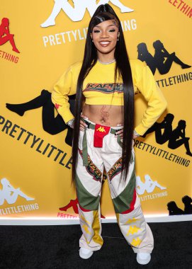Amerikalı rapçi GloRilla (Gloria Hallelujah Woods), 9 Mayıs 2023 tarihinde Hollywood, Los Angeles, Kaliforniya, ABD 'de Sunset Room Hollywood' da düzenlenen PrettyLittleThing X Kappa Fırlatma Partisi 'ne geldi.. 