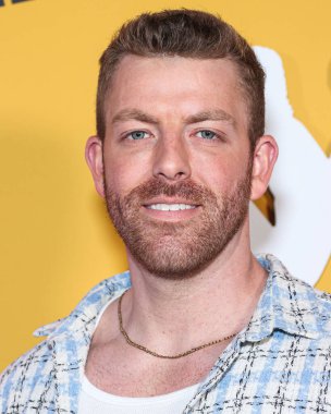 Damian Powers, 9 Mayıs 2023 'te Hollywood Sunset Room Hollywood' da düzenlenen PrettyLittleThing X Kappa Fırlatma Partisi 'ne geldi.. 