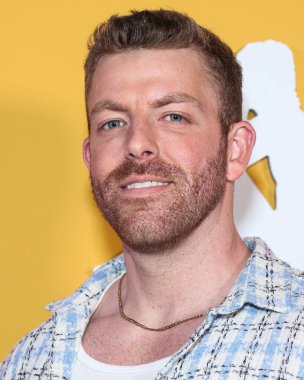 Damian Powers, 9 Mayıs 2023 'te Hollywood Sunset Room Hollywood' da düzenlenen PrettyLittleThing X Kappa Fırlatma Partisi 'ne geldi.. 