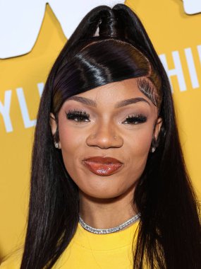 Amerikalı rapçi GloRilla (Gloria Hallelujah Woods), 9 Mayıs 2023 tarihinde Hollywood, Los Angeles, Kaliforniya, ABD 'de Sunset Room Hollywood' da düzenlenen PrettyLittleThing X Kappa Fırlatma Partisi 'ne geldi.