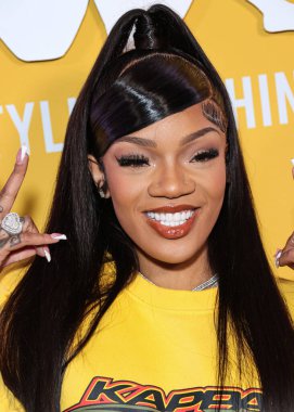 Amerikalı rapçi GloRilla (Gloria Hallelujah Woods), 9 Mayıs 2023 tarihinde Hollywood, Los Angeles, Kaliforniya, ABD 'de Sunset Room Hollywood' da düzenlenen PrettyLittleThing X Kappa Fırlatma Partisi 'ne geldi.