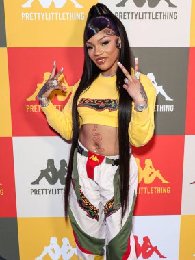 Amerikalı rapçi GloRilla (Gloria Hallelujah Woods), 9 Mayıs 2023 tarihinde Hollywood, Los Angeles, Kaliforniya, ABD 'de Sunset Room Hollywood' da düzenlenen PrettyLittleThing X Kappa Fırlatma Partisi 'ne geldi.