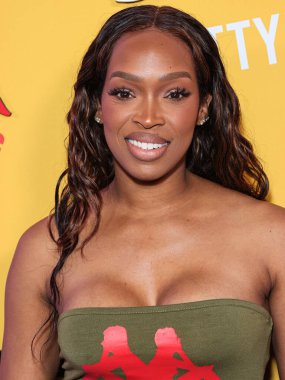 Hatice Haqq, 9 Mayıs 2023 'te Hollywood, Los Angeles, Kaliforniya' da Sunset Room Hollywood 'da düzenlenen PrettyLittleThing X Kappa Fırlatma Partisi' ne ulaştı.. 