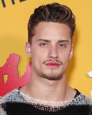 Nic Birchall, 9 Mayıs 2023 'te Hollywood Sunset Room Hollywood' da düzenlenen PrettyLittleThing X Kappa Fırlatma Partisi 'ne geldi.. 