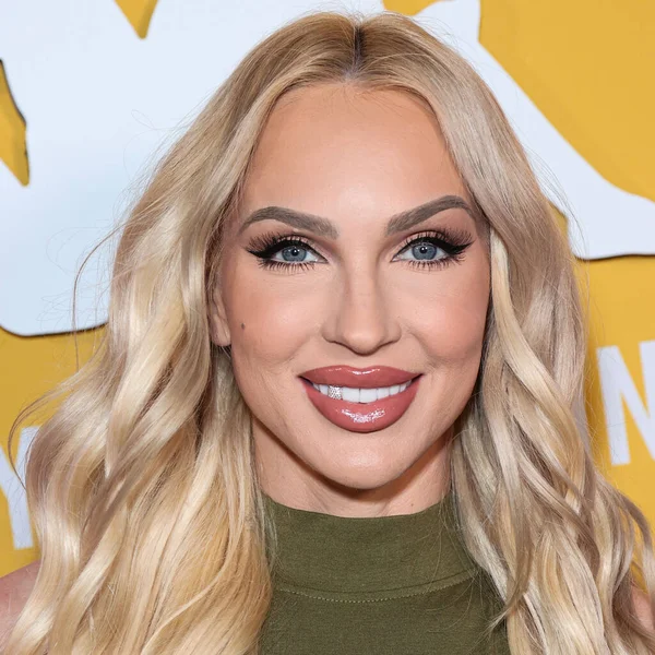 Amerikalı emlak komisyoncusu Christine Quinn, 9 Mayıs 2023 'te Hollywood Sunset Room Hollywood' da düzenlenen PrettyLittleThing X Kappa Fırlatma Partisi 'ne geldi.. 