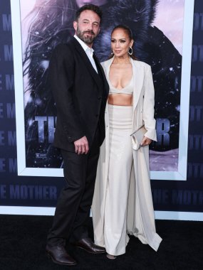 Amerikalı aktör ve film yapımcısı Ben Affleck ve eşi Amerikalı aktris, şarkıcı ve dansçı Jennifer Lopez, Netflix 'in 10 Mayıs 2023' te Westwood, Los Angeles, Kaliforniya, ABD 'deki Regency Village Theater' daki 