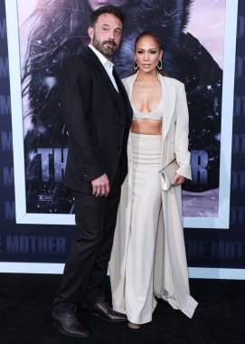 Amerikalı aktör ve film yapımcısı Ben Affleck ve eşi Amerikalı aktris, şarkıcı ve dansçı Jennifer Lopez, Netflix 'in 10 Mayıs 2023' te Westwood, Los Angeles, Kaliforniya, ABD 'deki Regency Village Theater' daki 