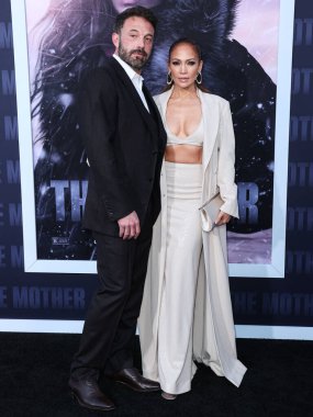 Amerikalı aktör ve film yapımcısı Ben Affleck ve eşi Amerikalı aktris, şarkıcı ve dansçı Jennifer Lopez, Netflix 'in 10 Mayıs 2023' te Westwood, Los Angeles, Kaliforniya, ABD 'deki Regency Village Theater' daki 
