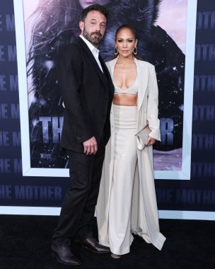 Amerikalı aktör ve film yapımcısı Ben Affleck ve eşi Amerikalı aktris, şarkıcı ve dansçı Jennifer Lopez, Netflix 'in 10 Mayıs 2023' te Westwood, Los Angeles, Kaliforniya, ABD 'deki Regency Village Theater' daki 