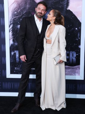 Amerikalı aktör ve film yapımcısı Ben Affleck ve eşi Amerikalı aktris, şarkıcı ve dansçı Jennifer Lopez, Netflix 'in 10 Mayıs 2023' te Westwood, Los Angeles, Kaliforniya, ABD 'deki Regency Village Theater' daki 