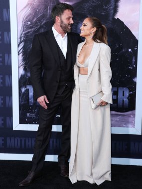 Amerikalı aktör ve film yapımcısı Ben Affleck ve eşi Amerikalı aktris, şarkıcı ve dansçı Jennifer Lopez, Netflix 'in 10 Mayıs 2023' te Westwood, Los Angeles, Kaliforniya, ABD 'deki Regency Village Theater' daki 