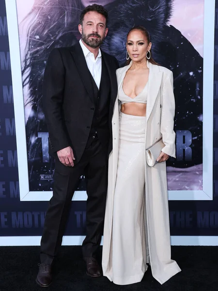 Amerikalı aktör ve film yapımcısı Ben Affleck ve eşi Amerikalı aktris, şarkıcı ve dansçı Jennifer Lopez, Netflix 'in 10 Mayıs 2023' te Westwood, Los Angeles, Kaliforniya, ABD 'deki Regency Village Theater' daki 