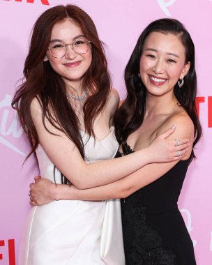 Anna Cathcart ve Gia Kim Netflix 'in' XO, Kitty 'sezonunun Los Angeles Premiere Organizasyonu' na 11 Mayıs 2023 'te Hollywood, Los Angeles, Kaliforniya, ABD' de düzenlenen Netflix Tudum Theater 'a geldiler..
