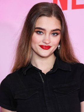 Amerikalı aktris Lizzy Greene, Netflix 'in XO, Kitty' nin 1. Sezon 'daki Los Angeles Premiere Organizasyonu' na 11 Mayıs 2023 'te Hollywood, Los Angeles, Kaliforniya, ABD' de düzenlenen Netflix Tudum Tiyatrosu 'na geldi..