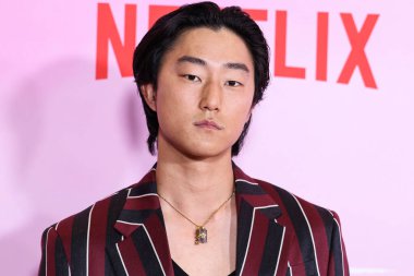 Avustralyalı aktör, yönetmen ve yapımcı Peter Thurnwald, Netflix 'in XO, Kitty' nin 1. sezonunu 11 Mayıs 2023 'te Hollywood, Los Angeles, Kaliforniya, ABD' de düzenlenen Netflix Tudum Theater 'a geldi.. 