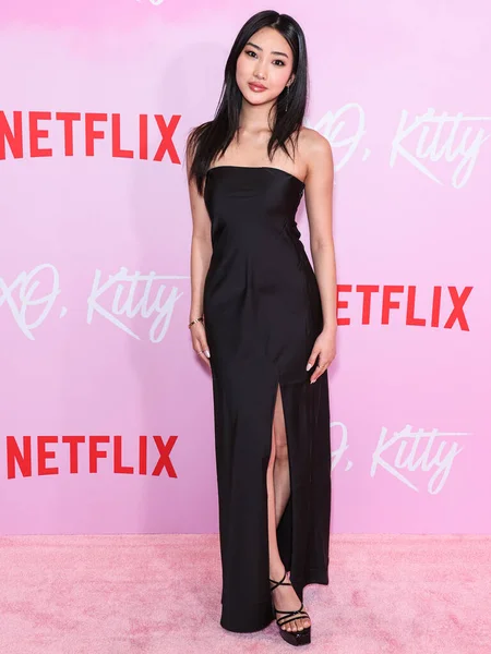 คาลเดนเบ มาถ งงานเป Kitty ของ Netflix กาลท โรงละคร Netflix Tulum — ภาพถ่ายสต็อก