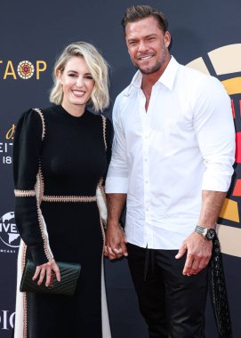 Catherine Ritchson ve kocası Alan Ritchson, 20 Mayıs 2023 tarihinde Universal City, Los Angeles, Kaliforniya, ABD 'de düzenlenen Charlize Theron Africa Yardım Projesi (CTAOP) 2023 Blok Partisi' ne geldiler.. 