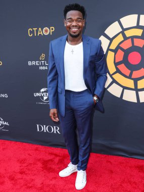 Dexter Darden, 20 Mayıs 2023 'te Universal Stüdyoları Backlot' ta düzenlenen Charlize Theron Africa Yardım Projesine (CTAOP) ulaştı.. 