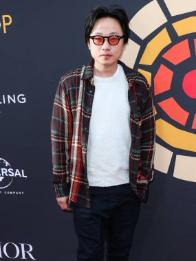 Jimmy O. Yang, 20 Mayıs 2023 'te Universal Stüdyoları Backlot' ta düzenlenen Charlize Theron Africa Yardım Projesi 'ne (CTAOP) ulaşır.. 