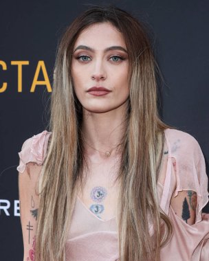 Paris Jackson, 20 Mayıs 2023 'te Universal Stüdyoları Backlot' ta düzenlenen Charlize Theron Africa Yardım Projesi 'ne (CTAOP) ulaştı.. 