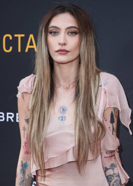 Paris Jackson, 20 Mayıs 2023 'te Universal Stüdyoları Backlot' ta düzenlenen Charlize Theron Africa Yardım Projesi 'ne (CTAOP) ulaştı.. 