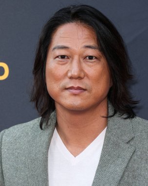 Sung Kang, 20 Mayıs 2023 'te Universal Stüdyoları Backlot' ta düzenlenen Charlize Theron Africa Yardım Projesine (CTAOP) ulaştı.. 