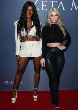Zeta Morrison ve Emily Sears, 'Love Island USA' Sezon 4, Kazanan Zeta Morrison 'ın Hyde Sunset Kitchen + Cocktails' de düzenlenen 30. doğum günü kutlamasına 20 Mayıs 2023 'te Batı Hollywood, Los Angeles, Kaliforniya, ABD' de geldiler.. 