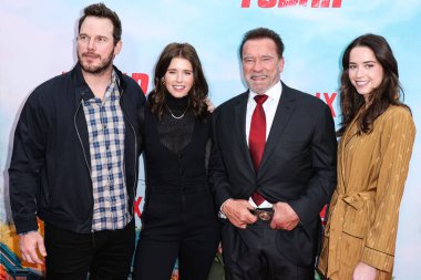 Chris Pratt, Katherine Schwarzenegger Pratt, Arnold Schwarzenegger ve Christina Schwarzenegger Netflix 'in' FUBAR '1. sezonunun Los Angeles Premiere' ine geldiler..