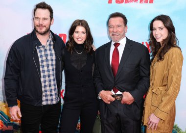 Chris Pratt, Katherine Schwarzenegger Pratt, Arnold Schwarzenegger ve Christina Schwarzenegger Netflix 'in' FUBAR '1. sezonunun Los Angeles Premiere' ine geldiler..