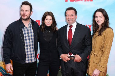 Chris Pratt, Katherine Schwarzenegger Pratt, Arnold Schwarzenegger ve Christina Schwarzenegger Netflix 'in' FUBAR '1. sezonunun Los Angeles Premiere' ine geldiler..