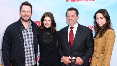 Chris Pratt, Katherine Schwarzenegger Pratt, Arnold Schwarzenegger ve Christina Schwarzenegger Netflix 'in' FUBAR '1. sezonunun Los Angeles Premiere' ine geldiler..