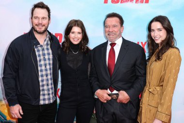 Chris Pratt, Katherine Schwarzenegger Pratt, Arnold Schwarzenegger ve Christina Schwarzenegger Netflix 'in' FUBAR '1. sezonunun Los Angeles Premiere' ine geldiler..