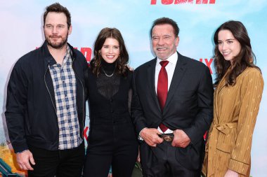 Chris Pratt, Katherine Schwarzenegger Pratt, Arnold Schwarzenegger ve Christina Schwarzenegger Netflix 'in' FUBAR '1. sezonunun Los Angeles Premiere' ine geldiler..