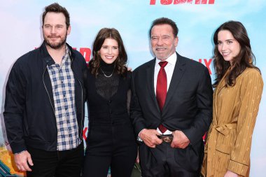 Chris Pratt, Katherine Schwarzenegger Pratt, Arnold Schwarzenegger ve Christina Schwarzenegger Netflix 'in' FUBAR '1. sezonunun Los Angeles Premiere' ine geldiler..