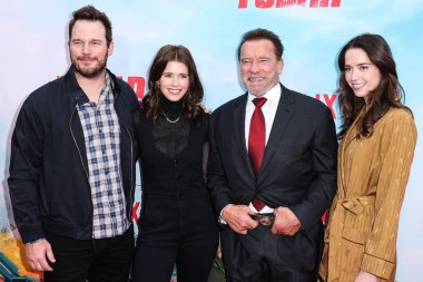 Chris Pratt, Katherine Schwarzenegger Pratt, Arnold Schwarzenegger ve Christina Schwarzenegger Netflix 'in' FUBAR '1. sezonunun Los Angeles Premiere' ine geldiler..
