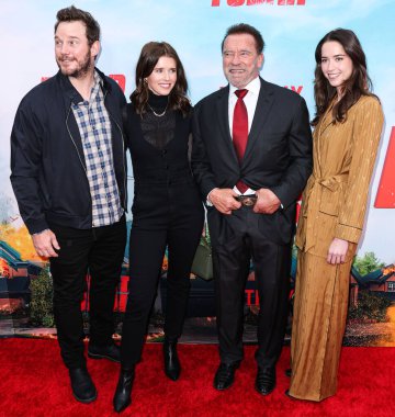 Chris Pratt, Katherine Schwarzenegger Pratt, Arnold Schwarzenegger ve Christina Schwarzenegger Netflix 'in' FUBAR '1. sezonunun Los Angeles Premiere' ine geldiler..