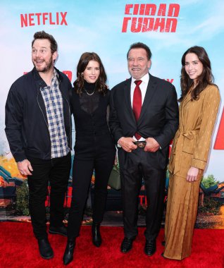 Chris Pratt, Katherine Schwarzenegger Pratt, Arnold Schwarzenegger ve Christina Schwarzenegger Netflix 'in' FUBAR '1. sezonunun Los Angeles Premiere' ine geldiler..
