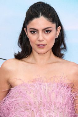 Tiffany ve Co. 'dan takılar takan Amerikalı aktris Monica Barbaro, 22 Mayıs 2023' te Los Angeles, Kaliforniya, Los Angeles 'taki The Grove 14' te düzenlenen Netflix 'in' FUBAR '1. sezonunun Los Angeles Premiere' ine ulaştı..