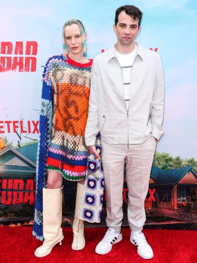 Rebecca-Jo Dunham ve Jay Baruchel, Netflix 'in' FUBAR '1. sezonunun Los Angeles Premiere' ine 22 Mayıs 2023 'te ABD' nin Los Angeles, Kaliforniya 'daki The Grove 14' te geldiler..